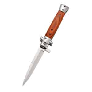 Un couteau au manche en bois sur fond blanc.