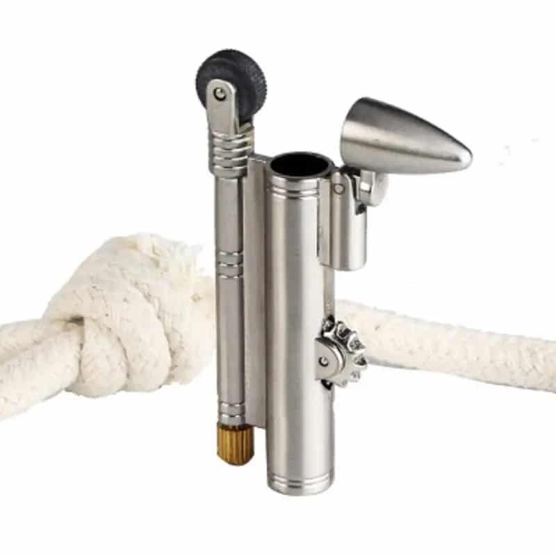 Briquet Amadou de Style Vintage en Métal sur fond blanc