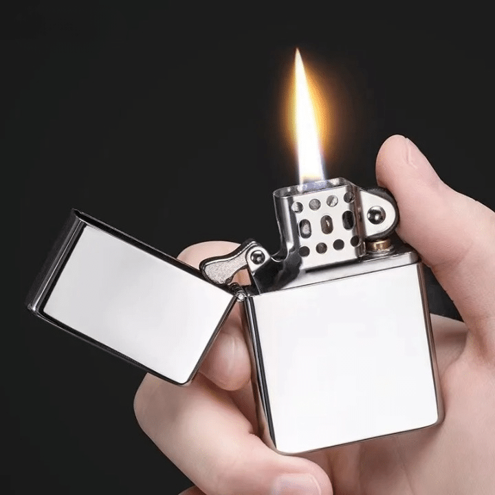 Briquet à Essence Rétro et Coupe-Vent en Métal